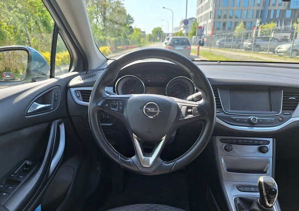 Opel Astra cena 48000 przebieg: 79000, rok produkcji 2016 z Wrocław małe 137